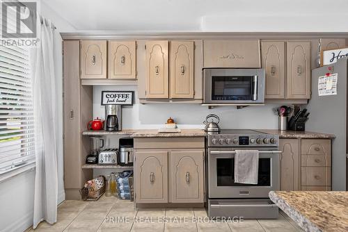 122 - 500 Osgoode Drive, London South (South Y), ON - Indoor Photo Showing Kitchen