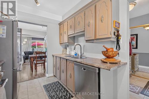 122 - 500 Osgoode Drive, London South (South Y), ON - Indoor Photo Showing Kitchen