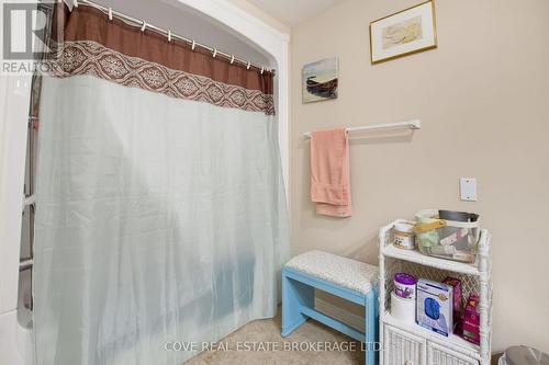 203 - 511 Gainsborough Road, London North (North F), ON - Indoor Photo Showing Bathroom