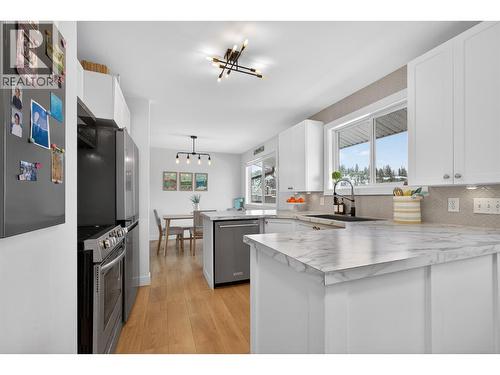 2490 Sexsmith Road, Kelowna, BC - Indoor Photo Showing Kitchen