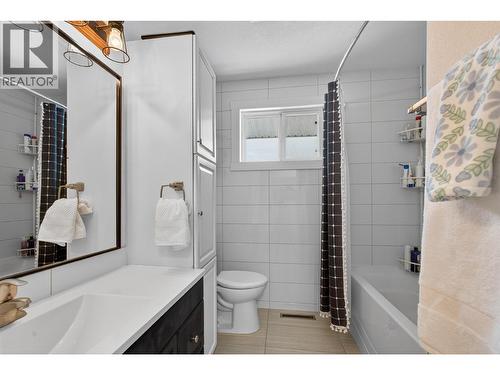 2490 Sexsmith Road, Kelowna, BC - Indoor Photo Showing Bathroom