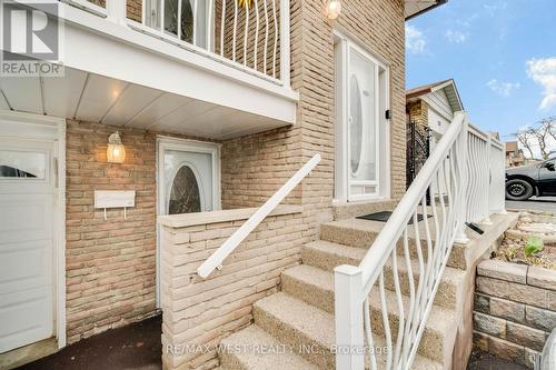 941 Stainton Drive, Mississauga, ON - Outdoor
