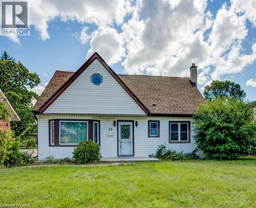 Gable-roof home featuring white siding and a prominent bay window - 33 Sixth Avenue Unit# Upper, Kitchener, ON - Outdoor