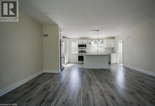 33 Sixth Avenue Unit# Upper, Kitchener, ON - Indoor Photo Showing Kitchen