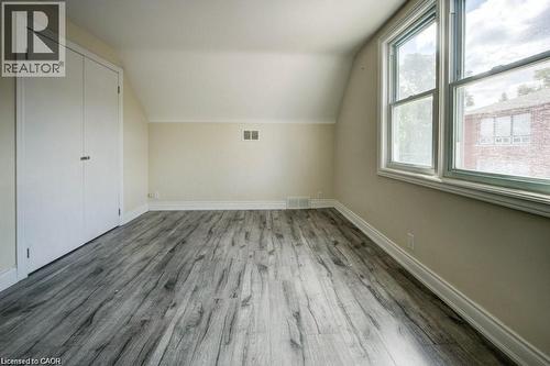 Room featuring wood-finish flooring, white baseboards, and a neutral wall color - 33 Sixth Avenue Unit# Upper, Kitchener, ON - Indoor Photo Showing Other Room