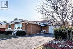 31 DARLINGTON Drive  Hamilton, ON L9C 2L8