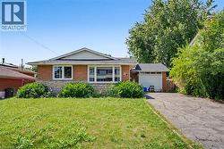 31 DARLINGTON Drive  Hamilton, ON L9C 2L8
