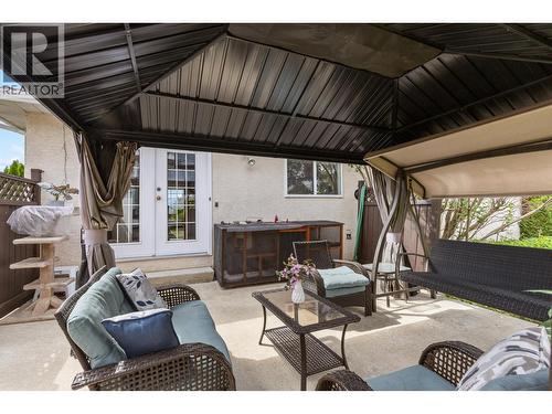 280 Cosens Court, Kelowna, BC - Outdoor With Exterior
