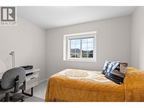 280 Cosens Court, Kelowna, BC - Indoor Photo Showing Bedroom
