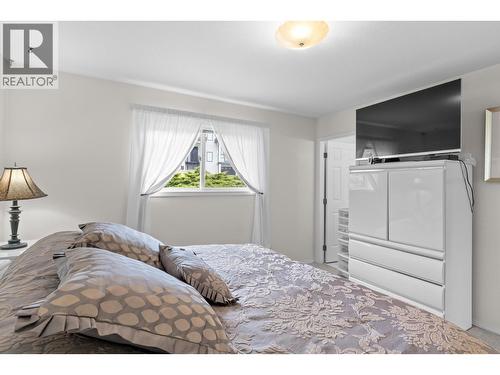 280 Cosens Court, Kelowna, BC - Indoor Photo Showing Bedroom