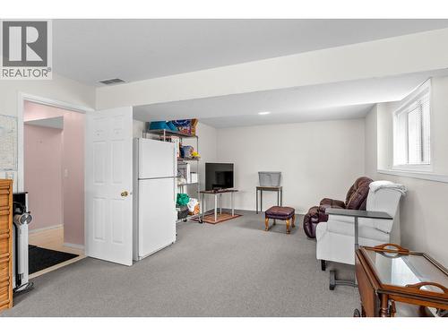 280 Cosens Court, Kelowna, BC - Indoor