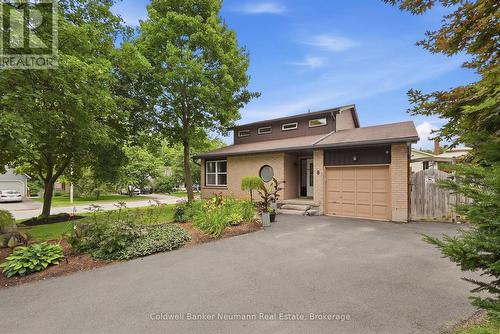 8 PICKWICK PLACE  Guelph (Willow West/Sugarbush/West Acres), ON N1H 7V8