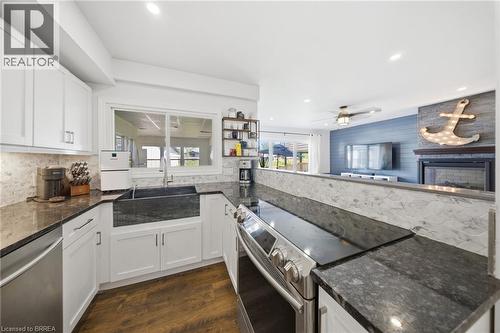 382 Cedar Drive, Turkey Point, ON - Indoor Photo Showing Kitchen