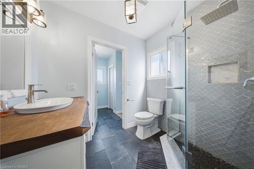 382 Cedar Drive, Turkey Point, ON - Indoor Photo Showing Bathroom