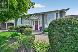 126 JUNIPER STREET Ottawa, ON K1E 1A4