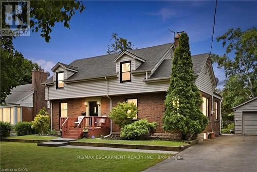 938 CLOVERLEAF DRIVE  Burlington, ON L7T 3Y9