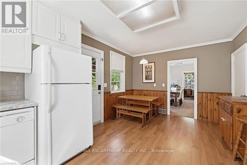 938 Cloverleaf Drive, Burlington, ON - Indoor Photo Showing Kitchen