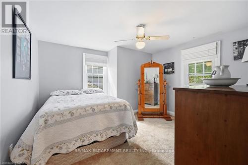 938 Cloverleaf Drive, Burlington, ON - Indoor Photo Showing Bedroom