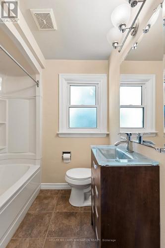 580 Weber Street E, Kitchener, ON - Indoor Photo Showing Bathroom