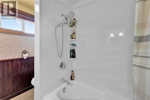 1664 Greenview Crescent, Windsor, ON - Indoor Photo Showing Bathroom