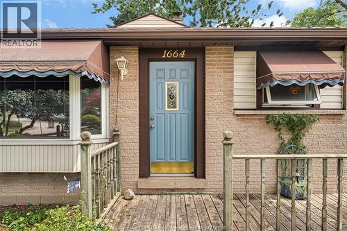 1664 Greenview Crescent, Windsor, ON - Outdoor With Exterior