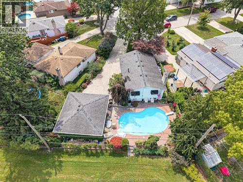 1664 Greenview Crescent, Windsor, ON - Outdoor