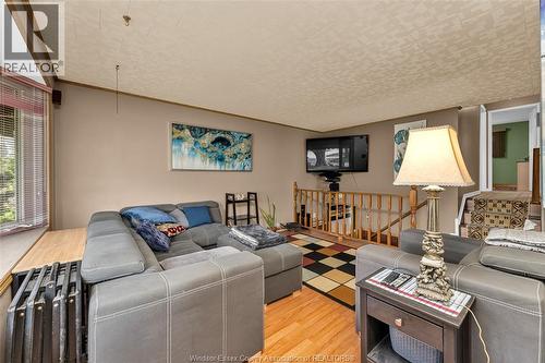 1664 Greenview Crescent, Windsor, ON - Indoor Photo Showing Living Room