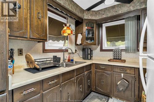 1664 Greenview Crescent, Windsor, ON - Indoor Photo Showing Kitchen With Double Sink