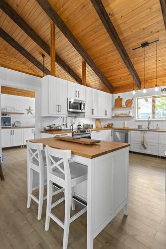 10215 Twin Bays Road, Twin Bays, BC - Indoor
