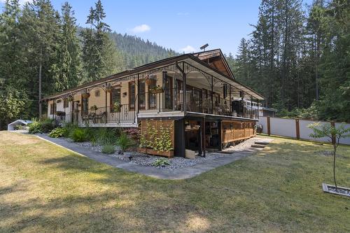 10215 Twin Bays Road, Twin Bays, BC - Outdoor With Deck Patio Veranda