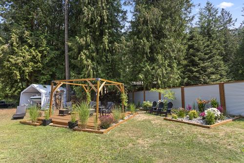 10215 Twin Bays Road, Twin Bays, BC - Outdoor