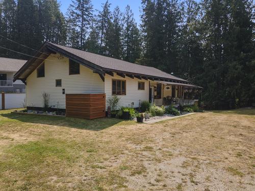 10215 Twin Bays Road, Twin Bays, BC - Outdoor