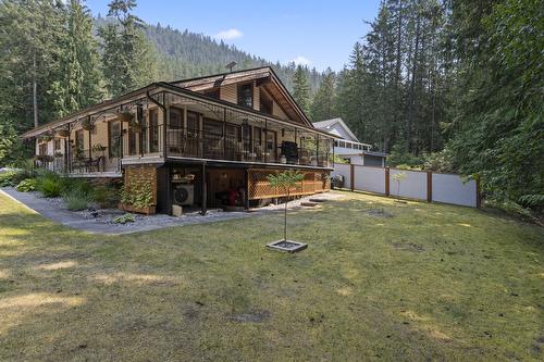 10215 Twin Bays Road, Twin Bays, BC - Outdoor