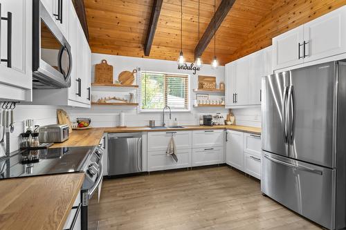 10215 Twin Bays Road, Twin Bays, BC - Indoor Photo Showing Kitchen