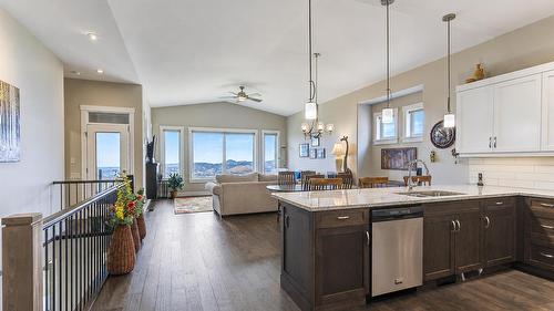 2-1836 Tower Ranch Boulevard, Kelowna, BC - Indoor Photo Showing Kitchen With Upgraded Kitchen