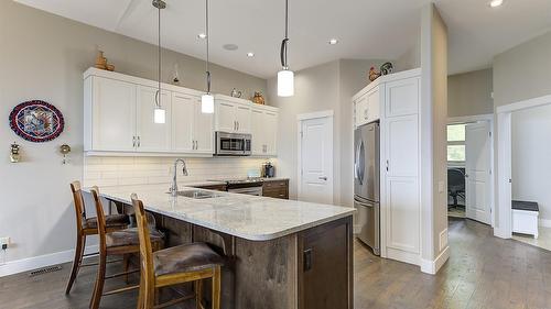 2-1836 Tower Ranch Boulevard, Kelowna, BC - Indoor Photo Showing Kitchen With Double Sink With Upgraded Kitchen