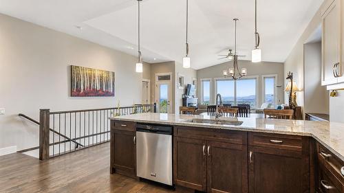 2-1836 Tower Ranch Boulevard, Kelowna, BC - Indoor Photo Showing Kitchen With Double Sink With Upgraded Kitchen
