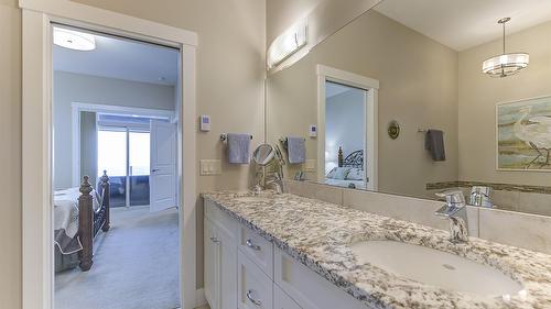 2-1836 Tower Ranch Boulevard, Kelowna, BC - Indoor Photo Showing Bathroom