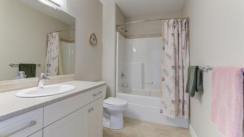 2-1836 Tower Ranch Boulevard, Kelowna, BC - Indoor Photo Showing Bathroom