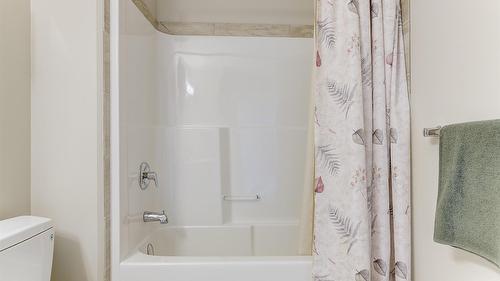 2-1836 Tower Ranch Boulevard, Kelowna, BC - Indoor Photo Showing Bathroom