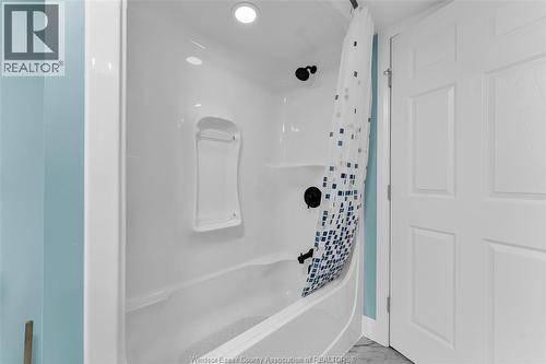 77 Julie Lane, Lakeshore, ON - Indoor Photo Showing Bathroom