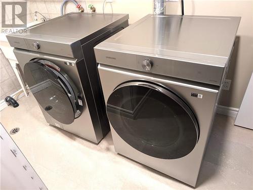 2472 Bancroft Drive, Sudbury, ON - Indoor Photo Showing Laundry Room