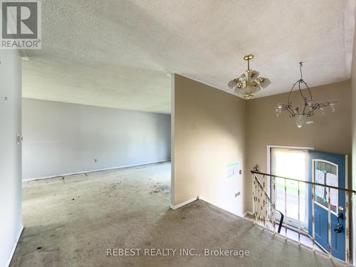 98 Cobblehill Road, Halton Hills, ON - Indoor Photo Showing Other Room