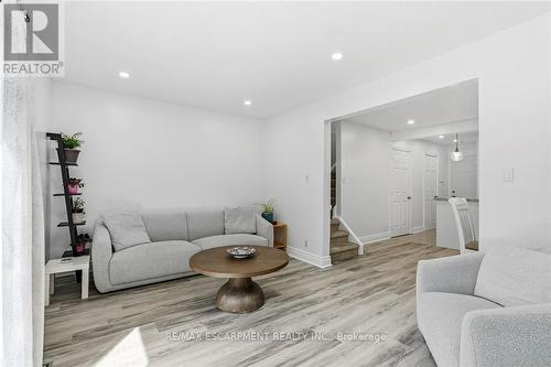 16 - 1420 Garth Street, Hamilton, ON - Indoor Photo Showing Living Room