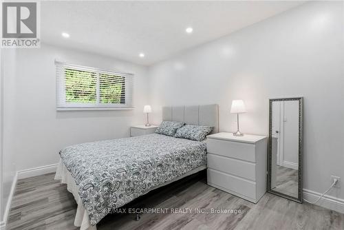 16 - 1420 Garth Street, Hamilton, ON - Indoor Photo Showing Bedroom
