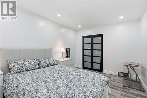 16 - 1420 Garth Street, Hamilton, ON - Indoor Photo Showing Bedroom