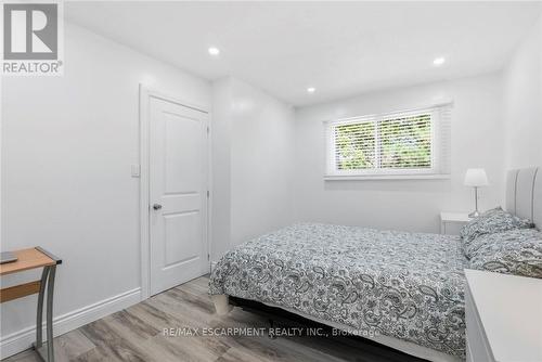 16 - 1420 Garth Street, Hamilton, ON - Indoor Photo Showing Bedroom