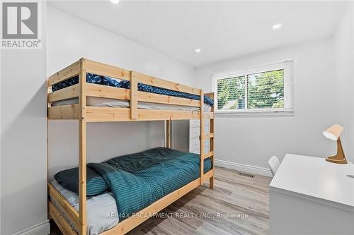 16 - 1420 Garth Street, Hamilton, ON - Indoor Photo Showing Bedroom