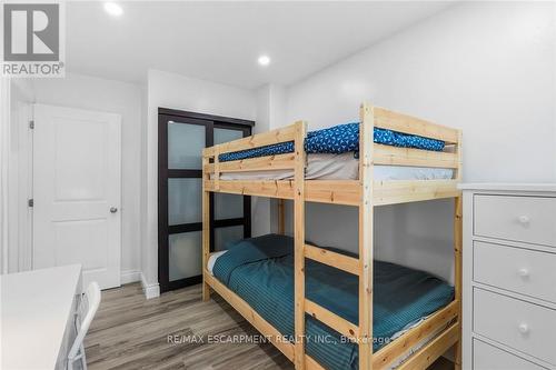 16 - 1420 Garth Street, Hamilton, ON - Indoor Photo Showing Bedroom