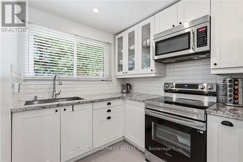 16 - 1420 Garth Street, Hamilton, ON - Indoor Photo Showing Kitchen
